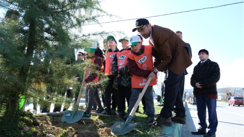 Bursa Orhaneli'nde 500 fidan toprakla buluştu