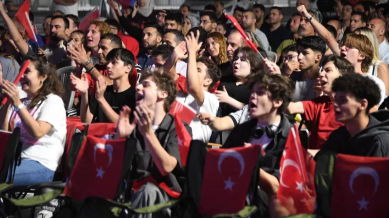 Bursa Osmangazi 12 Dev Adam'ın yanındaydı!