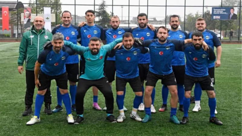 Bursa Osmangazi’de geleneksel halı saha turnuvası başladı