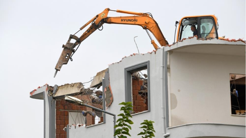 Bursa Osmangazi'de kaçak yapılar tek tek yıkılıyor