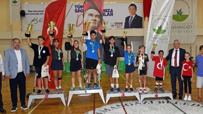 Bursa Osmangazi’de minik raketlerin kıyasıya kapışması!