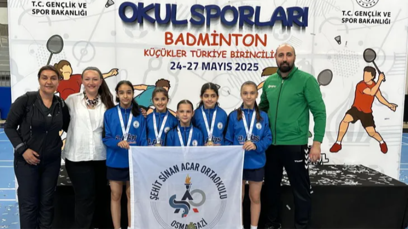 Bursa Osmangazili badmintoncular fırtına gibi