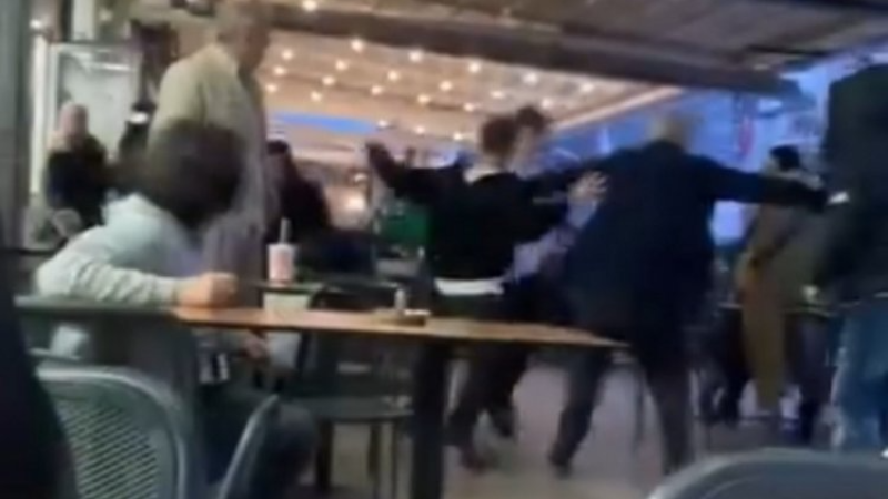 Bursa Özlüce'de gençler tekme tokat birbirine girdi