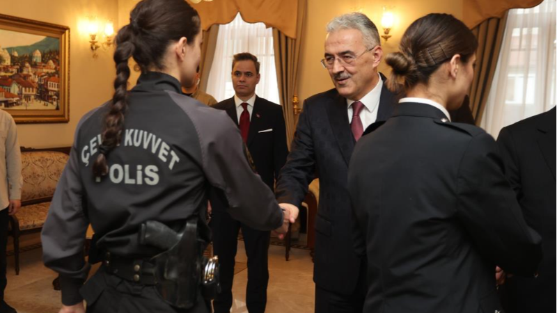 Bursa protokolü bayramlaştı; Vali Ayyıldız ev sahipliği yaptı