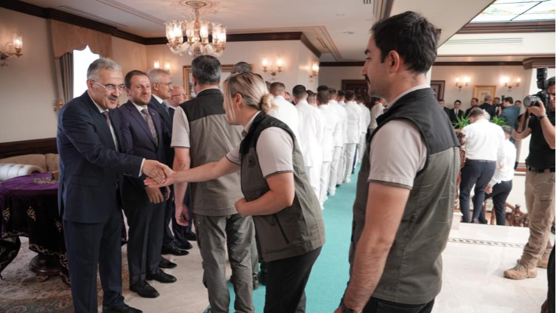 Bursa protokolü bayramlaştı