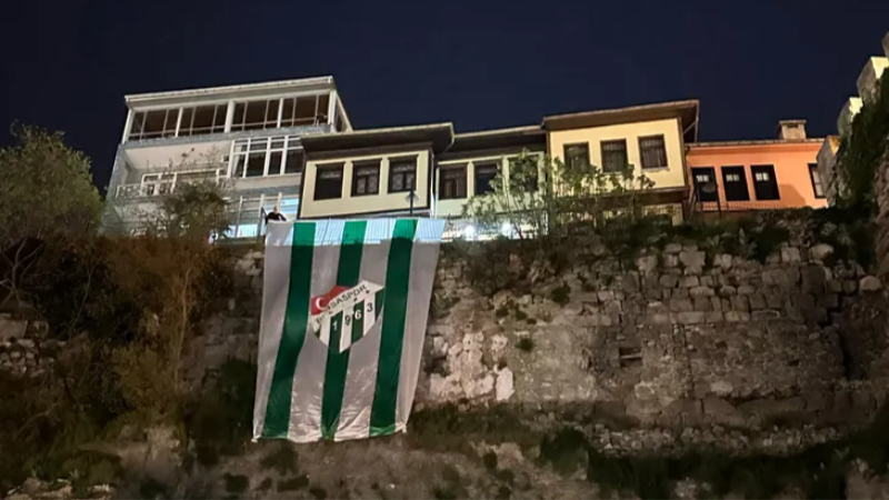 Bursa surları yeşil beyaz oldu!