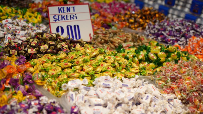 Bursa tezgahlar rengarenk; Şeker ve çikolata fiyatları ne kadar?