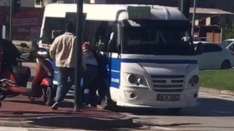Bursa trafiğinde ortalık karıştı; Vatandaşlar ayırdı