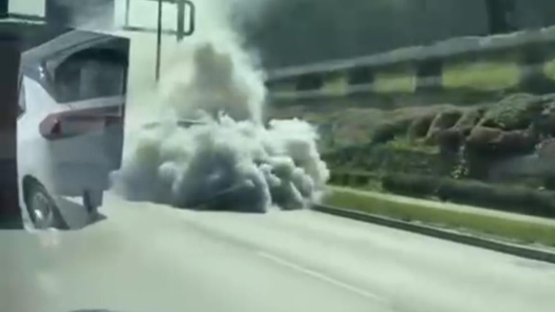 Bursa trafiğinde panik anları; Dumanlar yükseldi...