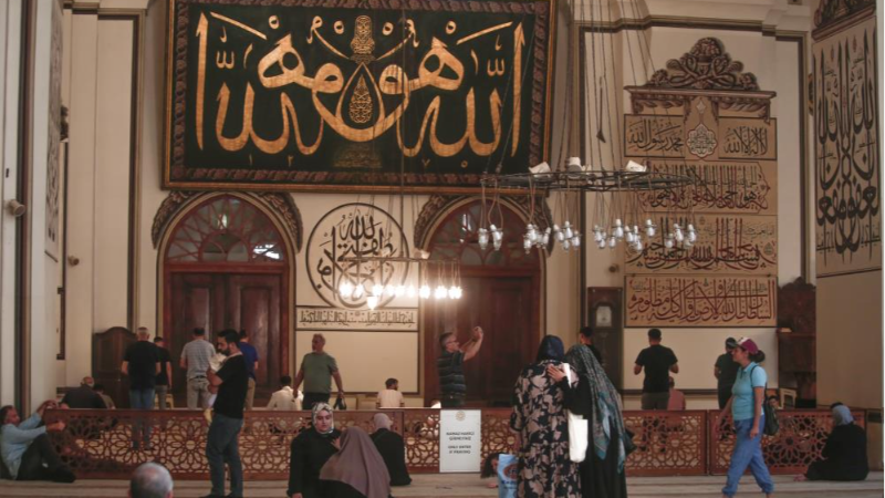 Bursa Ulu Cami'de 626 yıllık hat eserleri dijital ortama aktarıldı