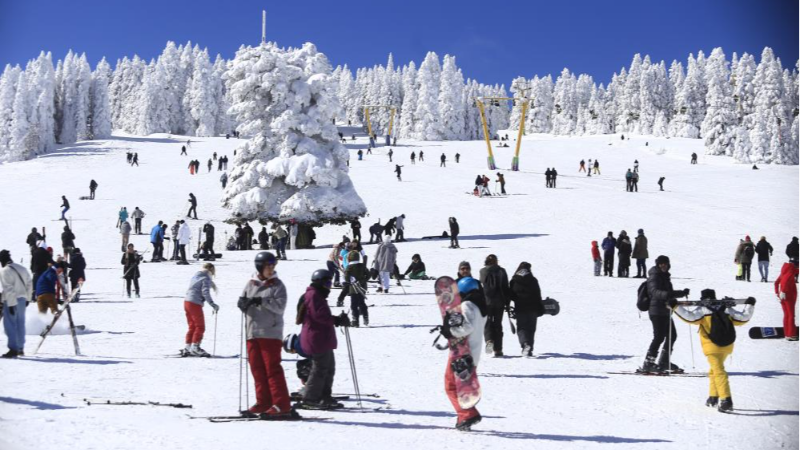 Bursa Uludağ'da adım atacak yer yok!