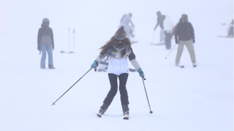 Bursa Uludağ'da hava soğuk, pistler sıcak!