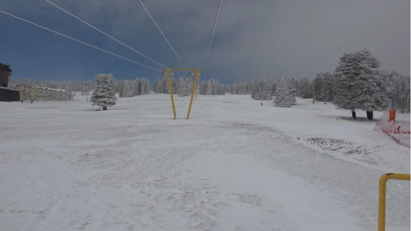 Bursa Uludağ'da in cin top oynuyor!