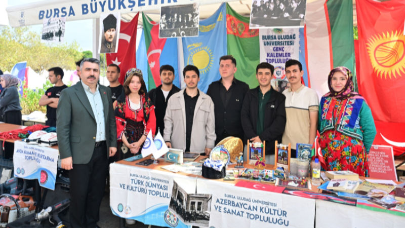 Bursa Yıldırım Belediyesi'nin öğrencilere desteği sürüyor