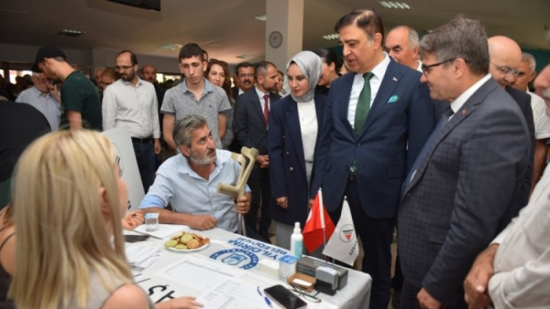 Bursa Yıldırım'da 81 firma, 2 bin 346 iş görüşmesi gerçekleştirdi!