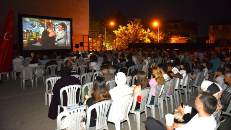 Bursa Yıldırım'da ailelerin sinema keyfi