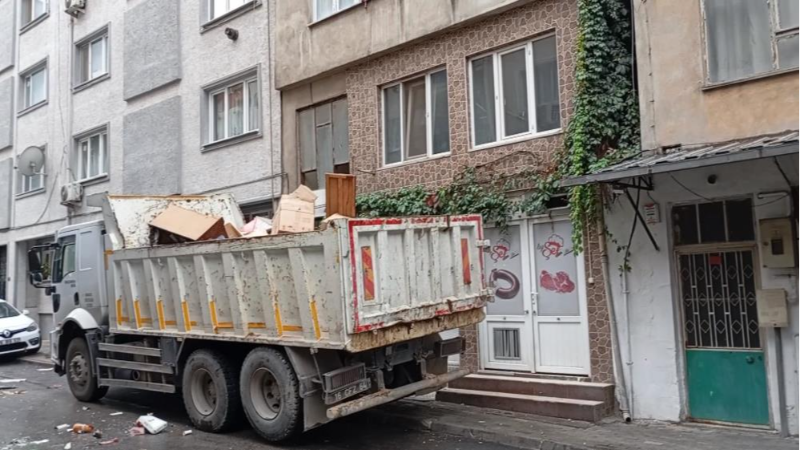 Bursa Yıldırım'da bu çöp ev boşaltıldı!