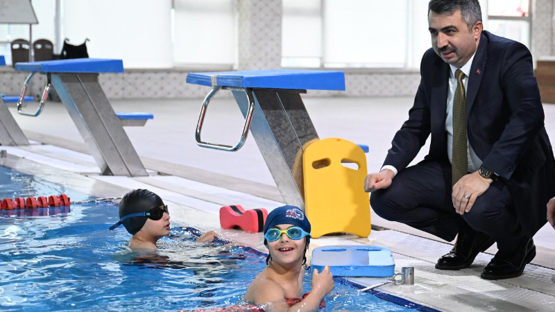 Bursa Yıldırım'da çocuklar sıcak günlerin tadını böyle çıkarıyor