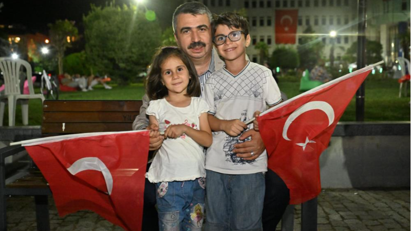 Bursa Yıldırım'da her yer kırmızı beyaz