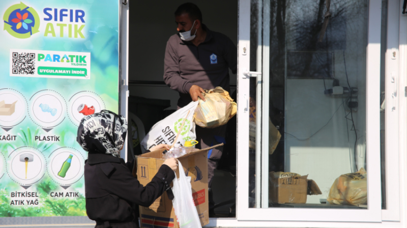 Bursa Yıldırım'daki kadınlar evlerindeki atıklardan da para kazanıyor!