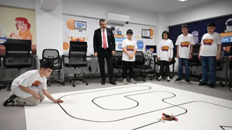 Bursa Yıldırımlı minik mucitler hedefi büyüttü