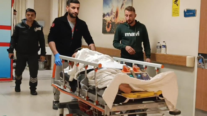 Bursa'da  2 elektrik teknikeri 5 metre yüksekten düştü
