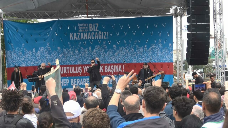 Bursa’da 1 Mayıs, ‘Moğollar’ konseriyle kutlandı