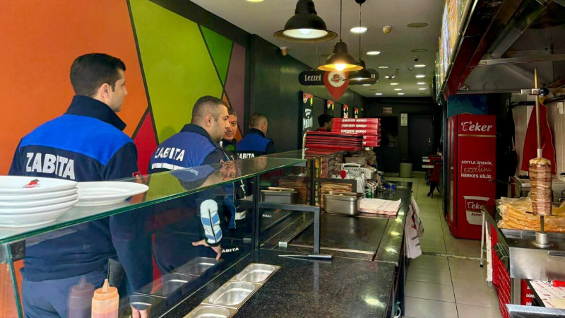 Bursa’da 10 kilo sağlıksız döner imha edildi