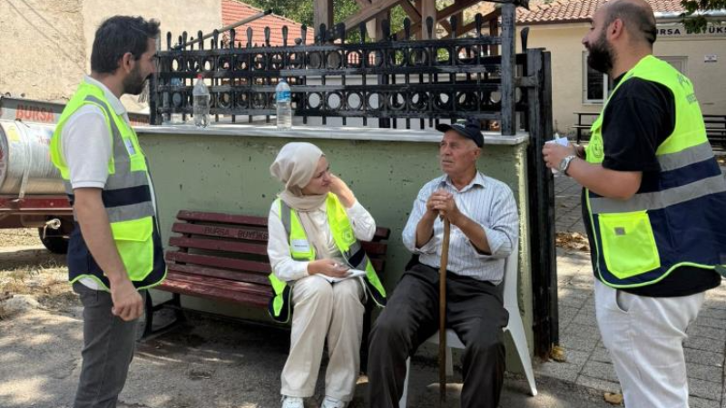 Bursa'da 10 kişilik gönüllü ekip yangın bölgesinde!
