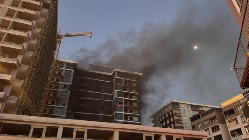 Bursa'da 13 katlı inada yangın!