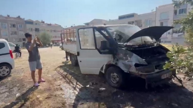 Bursa'da 2 araç küle döndü