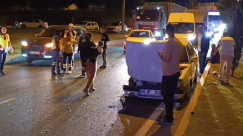 Bursa'da 3 araç birbirine girdi; 2'si çocuk 4 kişi yaralandı