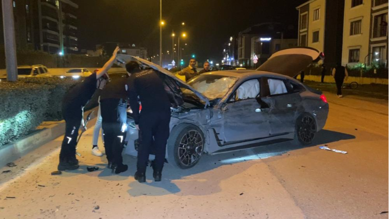 Bursa'da 3 araç birbirine girdi