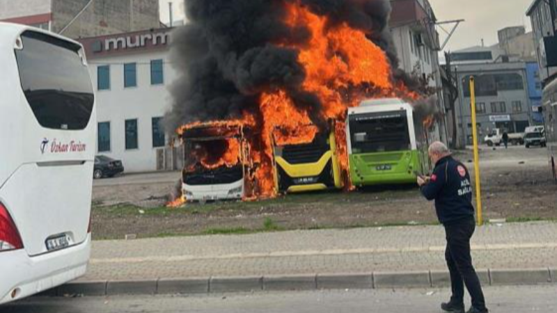 Bursa'da 3 otobüs alev topuna döndü!