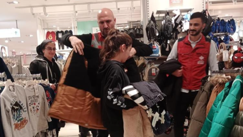 Bursa'da 776 öksüz ve yetim çocuğun yüzü güldü