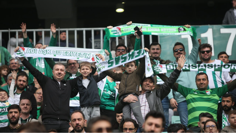 Bursa'da 7'den 70'e herkes maçtaydı; Kıskananlar çatlasın...