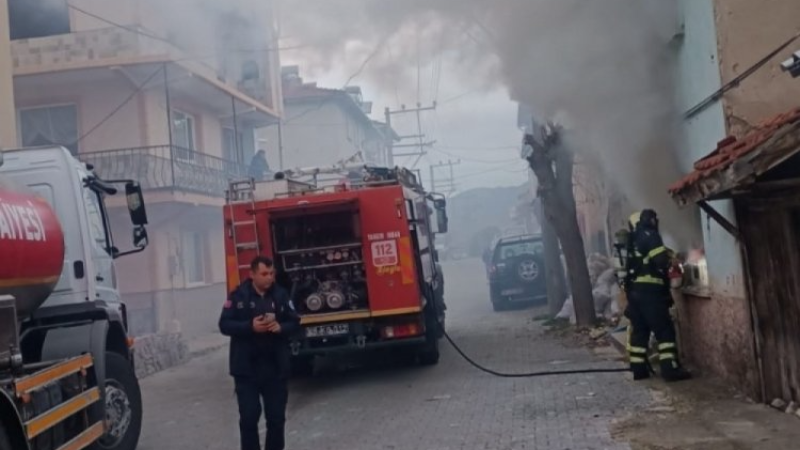 Bursa'da ahşap ev kullanılamaz hale geldi