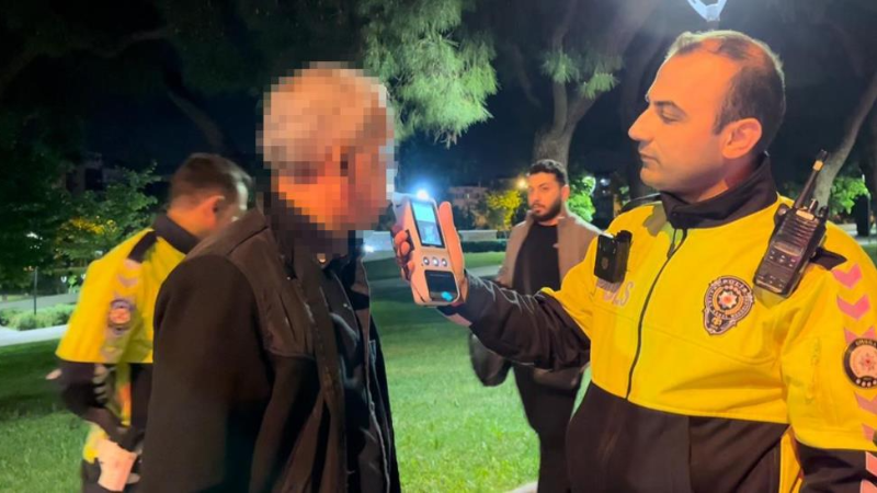 Bursa'da alkollü sürücü aracı bıraktı, yaya olarak kaçtı!