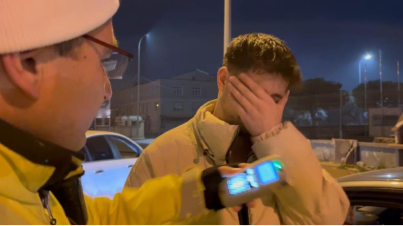 Bursa'da alkolmetreyi üflememek için neler yaptı neler...