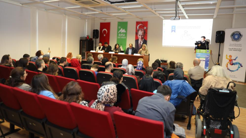 Bursa'da anlamlı panel;  Otizm konusunda toplumsal dayanışmanın önemi...