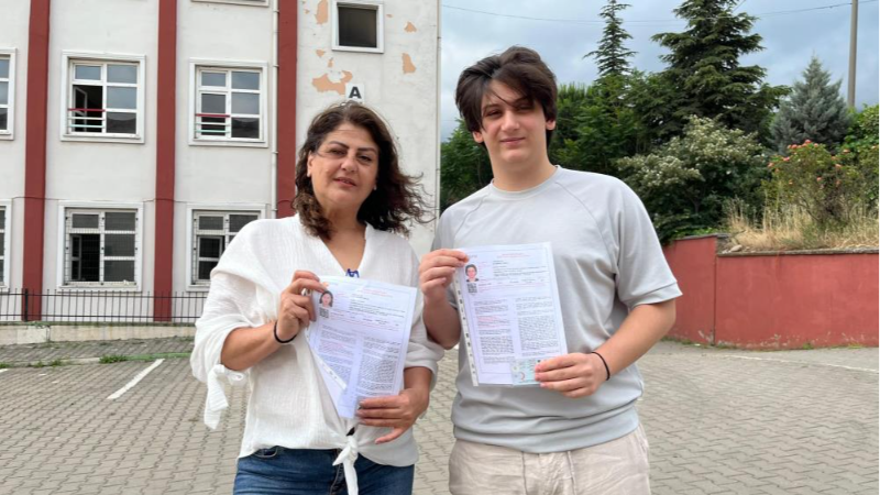 Bursa'da anne oğulun YKS heyecanı!
