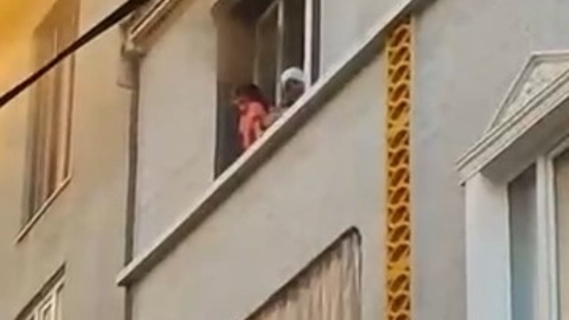 Bursa'da anneanne torununu alevlerden böyle kurtardı