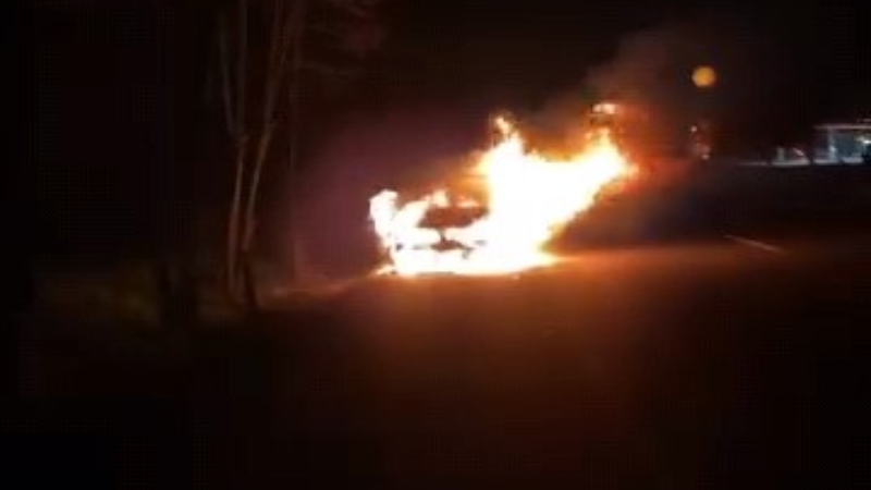 Bursa'da araç alev alev yandı...