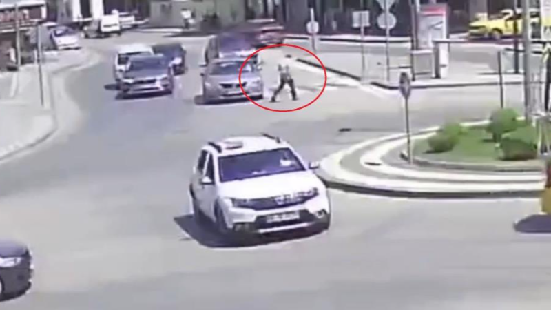 Bursa'da aracın çarptığı vatandaş bakın ne yaptı!