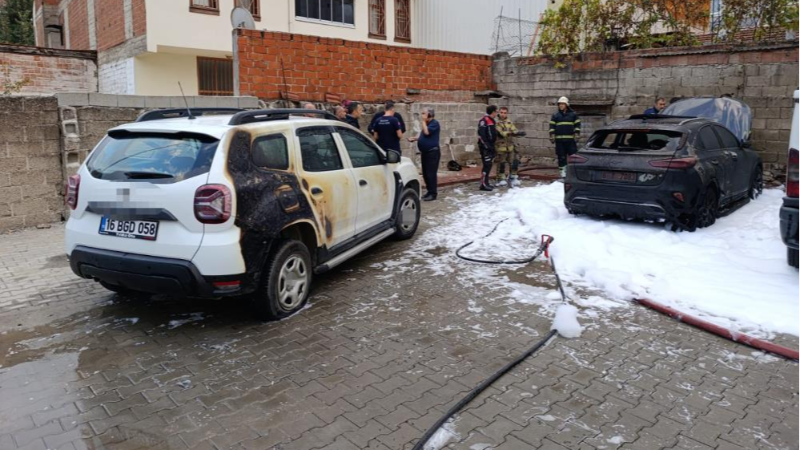 Bursa'da araçlar böyle küle döndü!