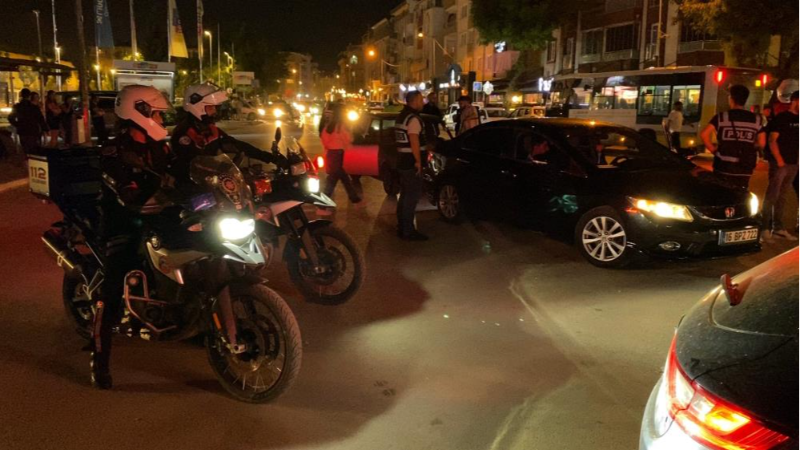 Bursa'da araçlar didik didik arandı; Denetimler devam ediyor...