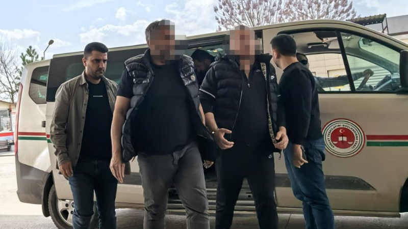 Bursa'da aranan 3 şahıs kıskıvrak yakalandı