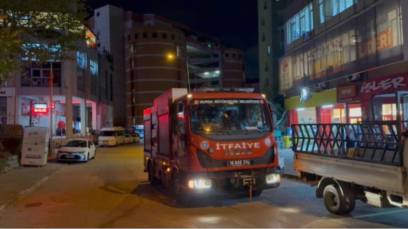 Bursa'da asansör kabusu; İmdada itfaiye yetişti