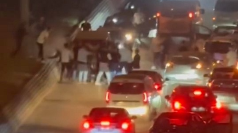 Bursa'da asker konvoyu karıştı; Tekme ve yumruklar havada uçuştu