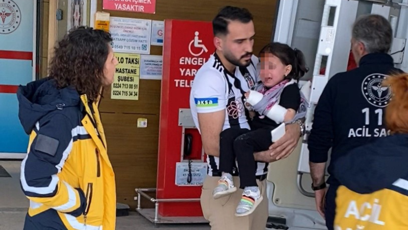 Bursa'da balkondan düşen çocuk ağır yaralandı